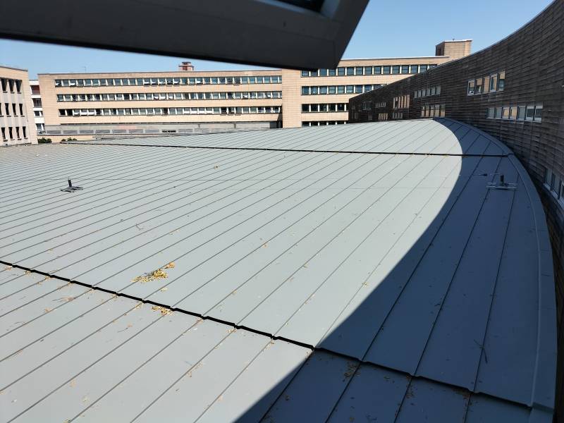 Rénovation complète d'une couverture en joint debout en zinc pour le Lycée Max Linder à Libourne en Gironde