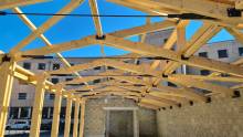 Notre zone d'activité pour ce service Fabrication de terrasse couverte avec charpente en bois et toiture étanche pour espace extérieur abrité proche de